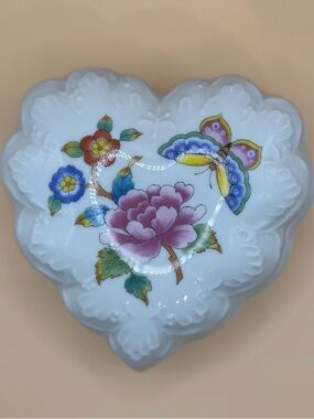 Vintage Estée Lauder White Porcelain Heart Trinket Dish/Box